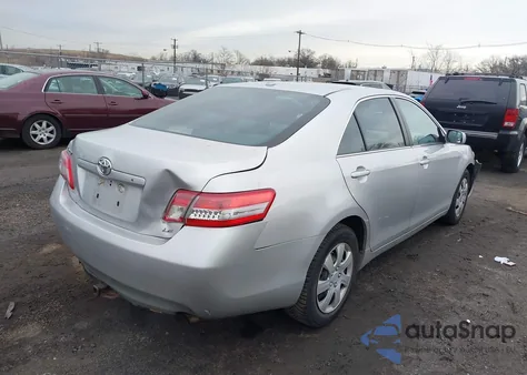 2010 Toyota Camry Le z USA, uszkodzony, nr VIN 4T1BF3EK5AU055939